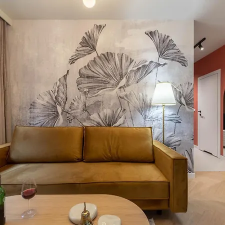 Lucky Seven No. 2 Apartment